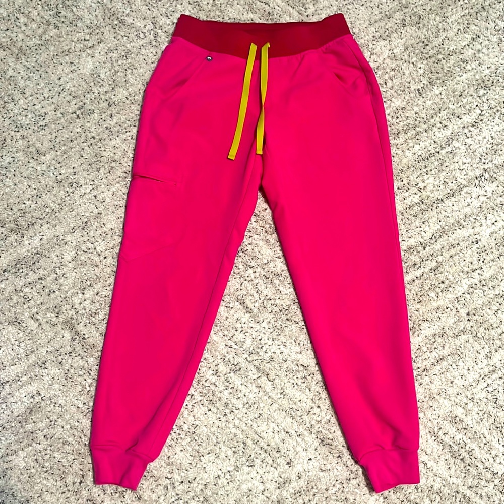 Figs shocking pink jogger pant. Size XS/Petite.